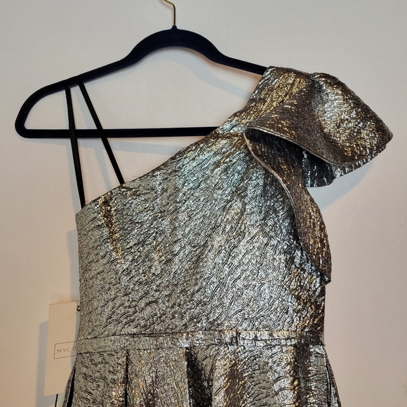 NWT Mac Duggal Silver Metallic Ruffled One Shoulder Fit & Flare Dress Size 2 - Picture 11 of 16